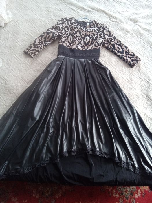 Продам костюм кожанный и платье