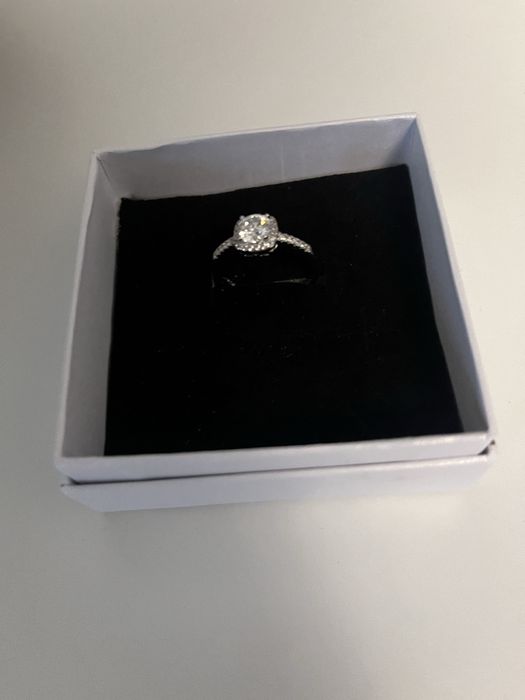 inel argint cu piatra moissanite