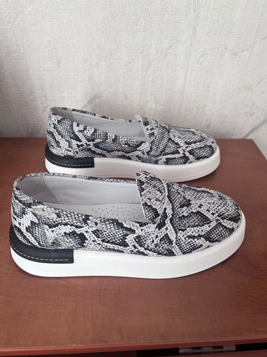Продам женские лоферы
