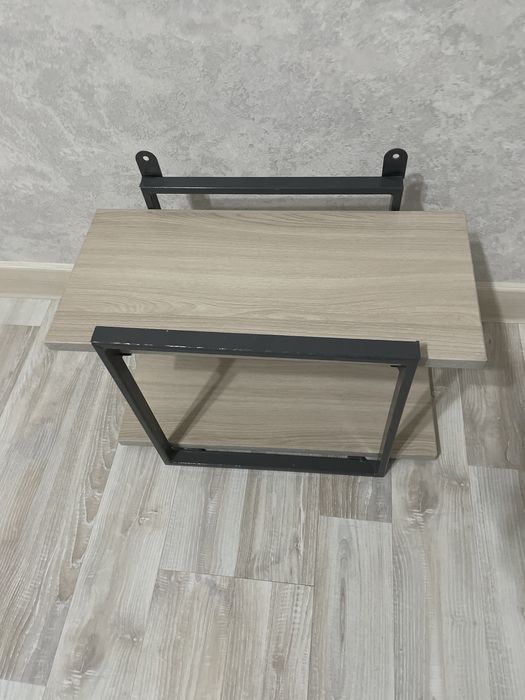 Навесная полка для комнпты