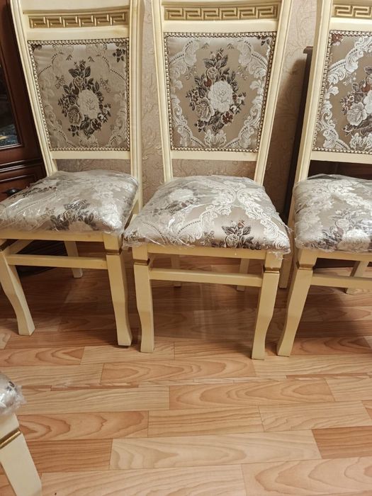 Срочно продам морозильник и стулья
