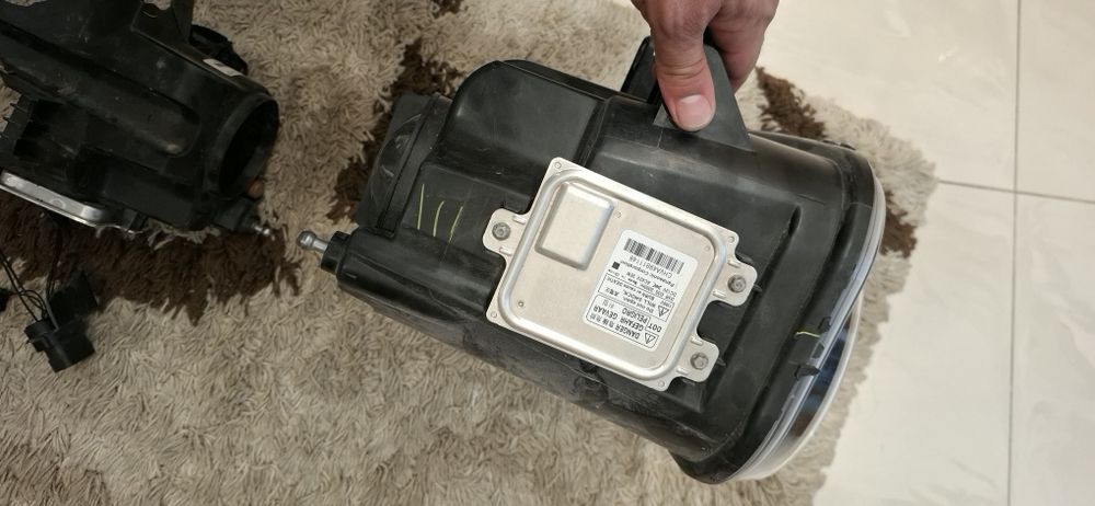 Dodge Challenger ляв фар Varroc OEM 2015+