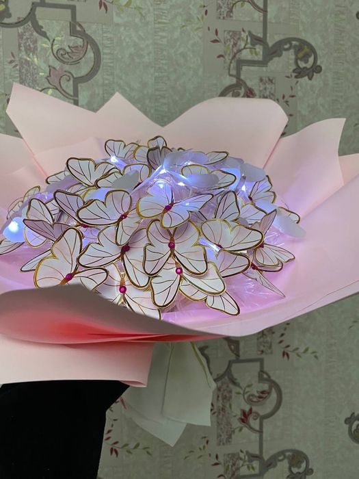 Букет из денег и из бабочек