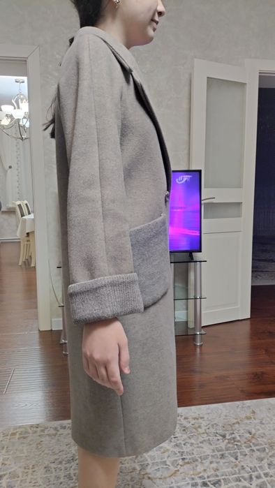 Продам пальто бержевое