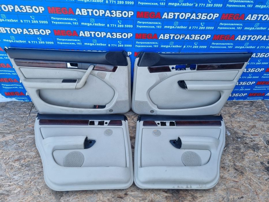Дверные карты на Audi 100.