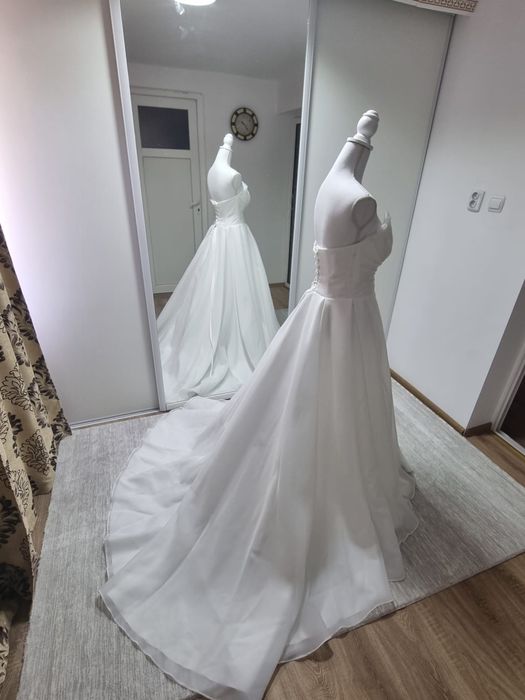 Rochie mireasa alba cu slit