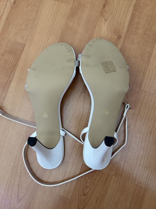 НОВИ Бели сандали на ток 40 номер