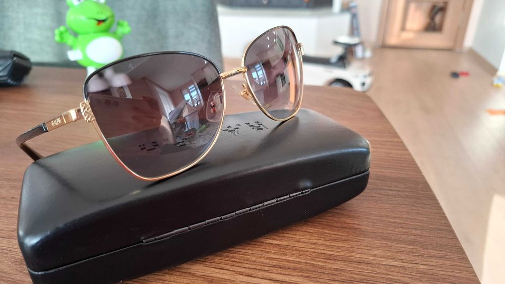 Очила дамски.Като нови