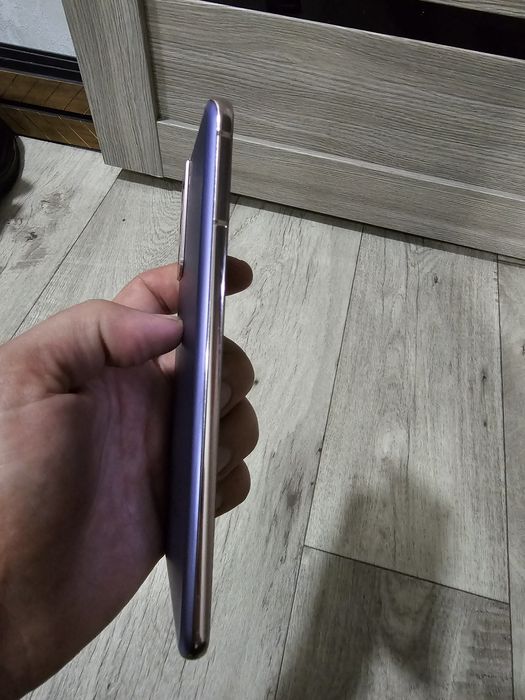 Продам Samsung s21 +