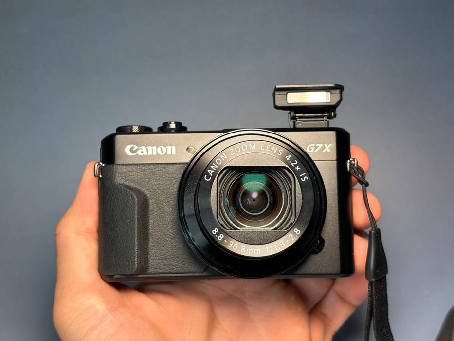 Aparat foto digital Canon PowerShot G7X Mark II nou.