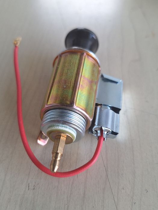 Универсална запалка за автомобил  28мм