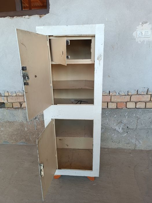 Сейф темирдан ишланган