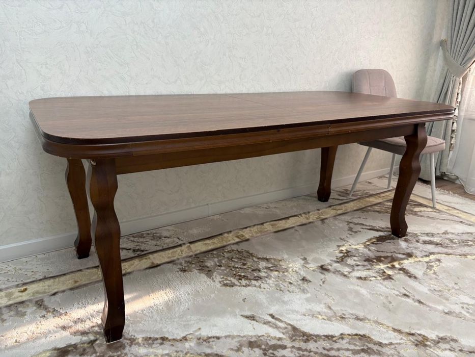 Стол, для гостоей