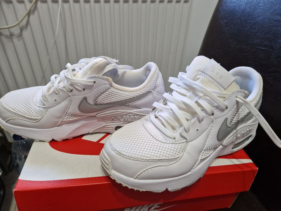 Adidasi Nike AirMax, marimea 36