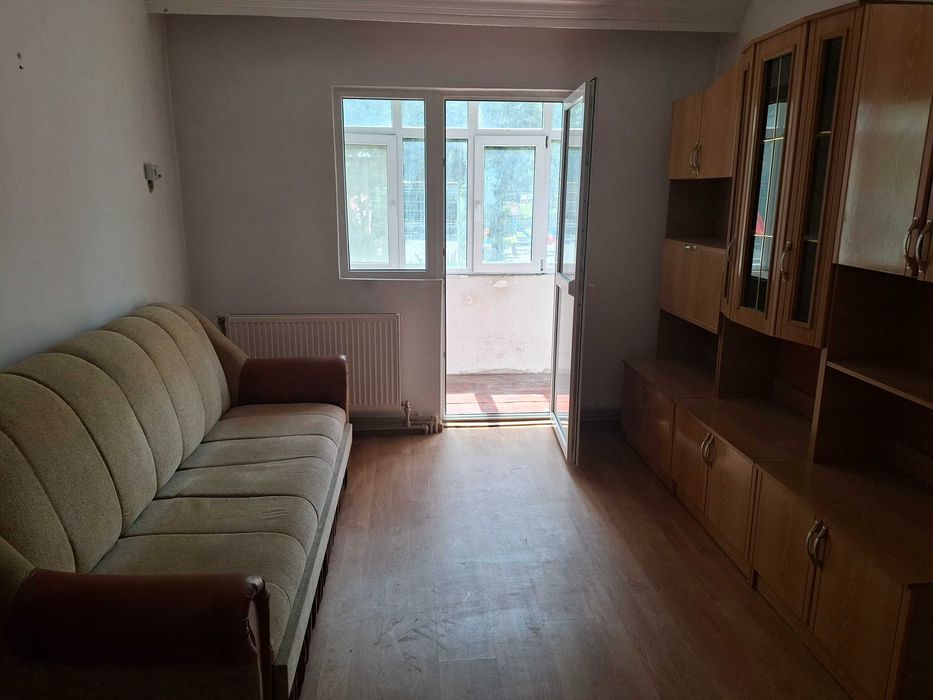 Vand apartament 3 camere