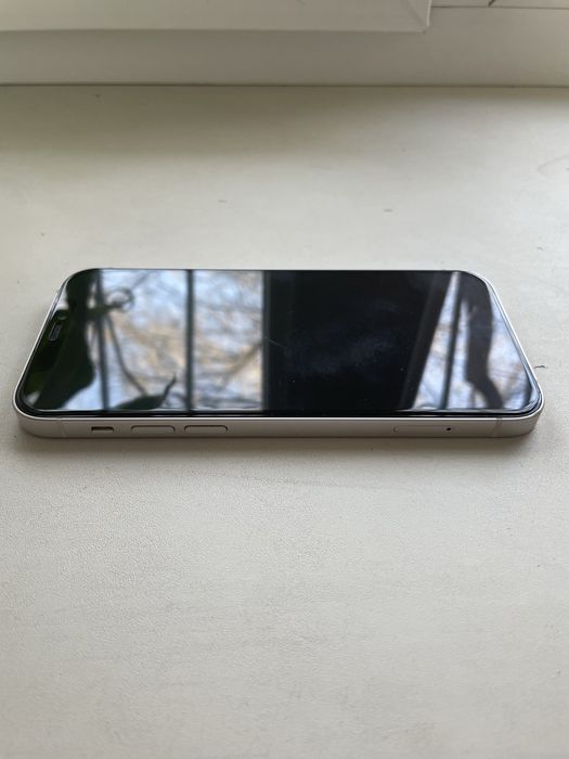 Продаю iPhone 12, 64 гб. Черный и белый