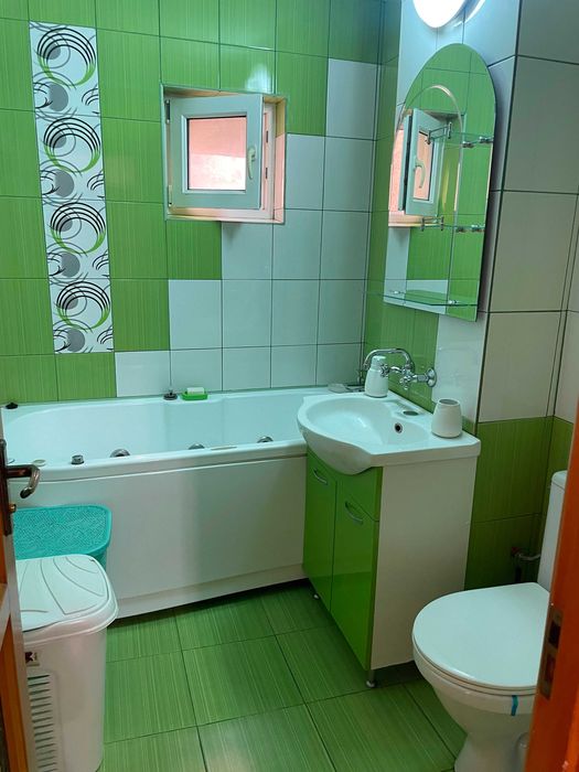 Inchiriez apartament 4 camere, Faleza Nord strada Unirii