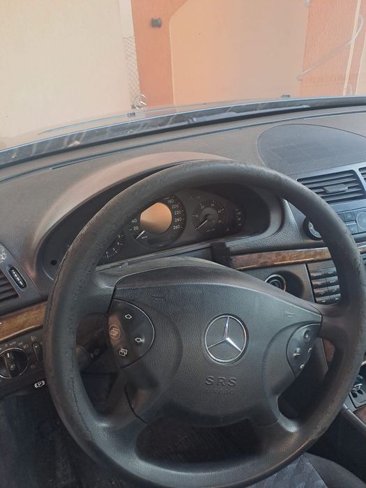 Vând Mercedes e 200