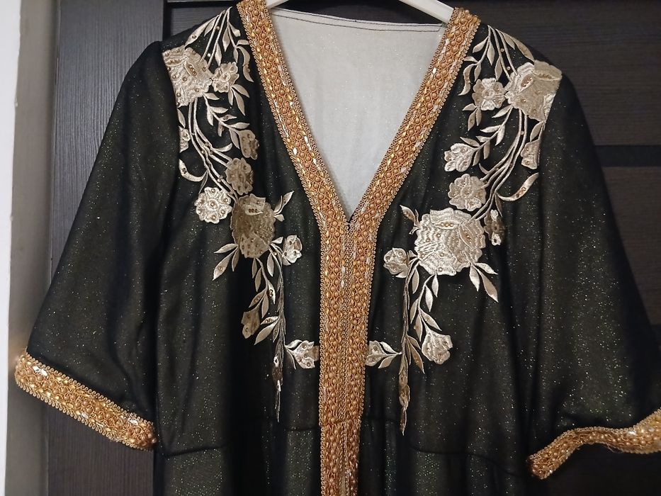 Продам платье праздничное