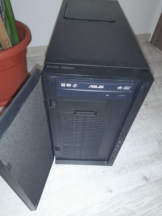 Carcasa PC Coolmaster, format mATX