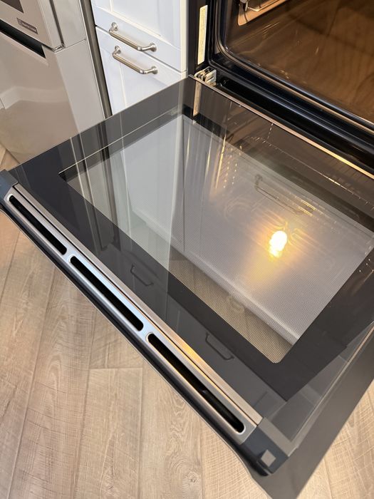 Духовой шкаф фирмы BOSCH.