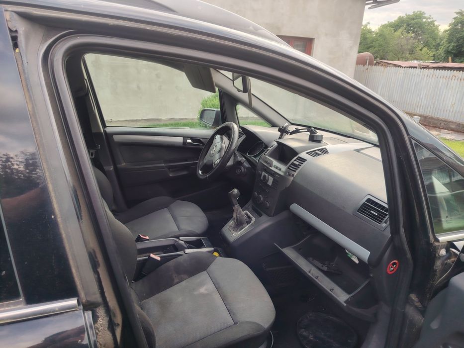 Dezmembrez Opel zafira b
