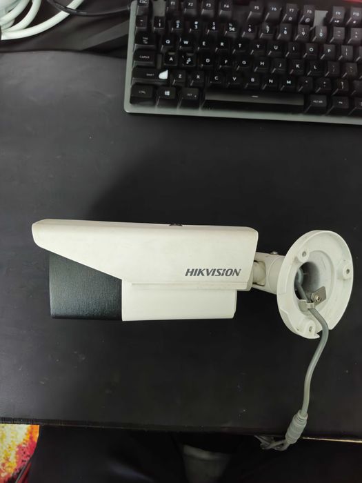 vand  doua camere supraveghere hikvision ds-2ce16h0t-it3zf