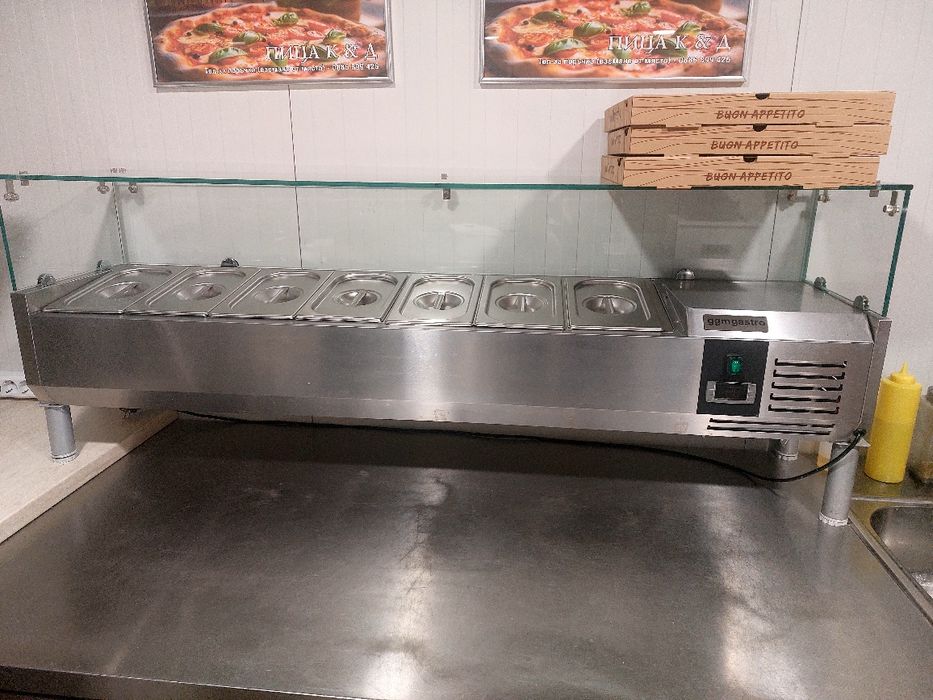 Хладилна витрина-салатен бар