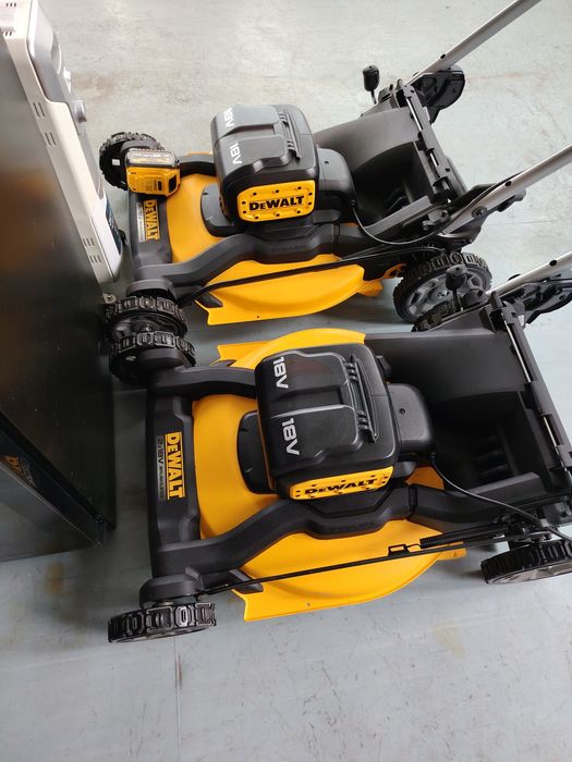 Косачка DeWalt на батерии