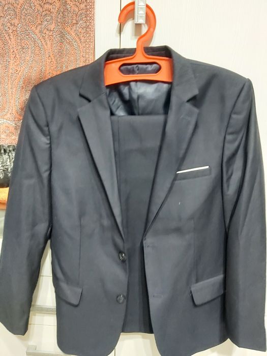 Продам школьный костюм