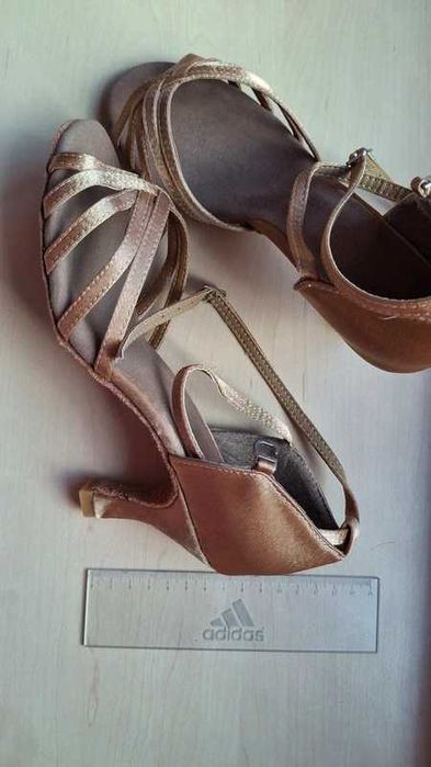 Обувки за танци