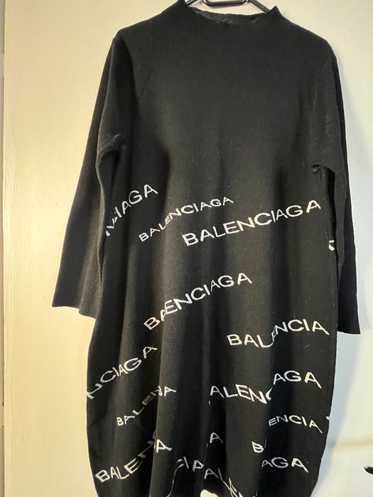 Рокля BALENCIAGA one size, подходяща от размер S до L