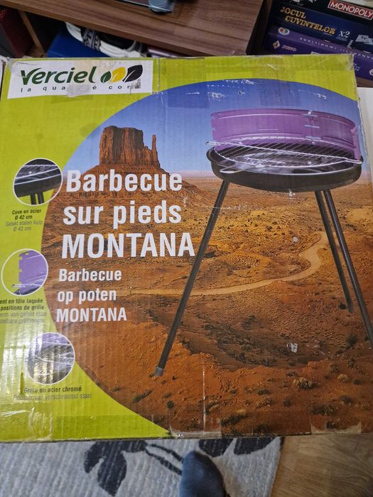 Gratar de gradina, fix, cu 3 picioare, din metal.