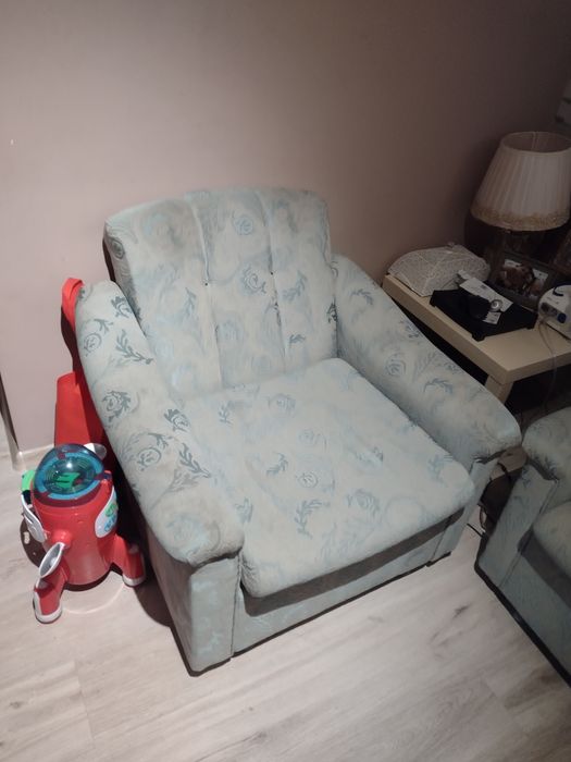 Разтегателен диван с два фотьойла