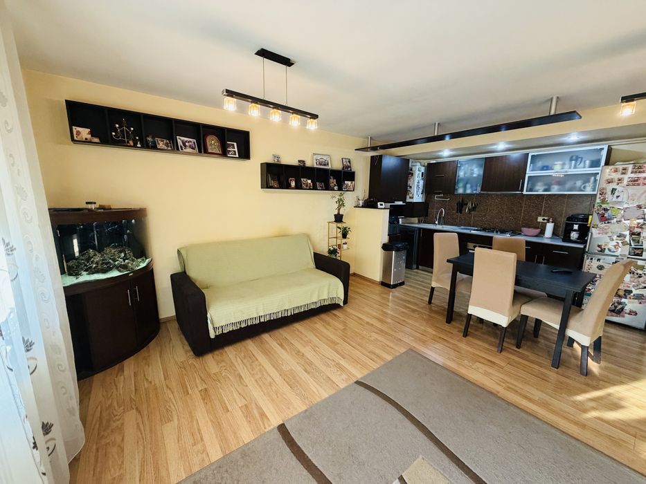 Apartament 3 camere cu parcare str.Tineretului