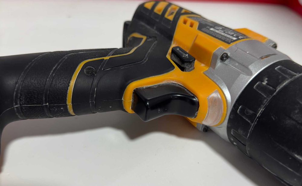 Акумулаторен ударно-пробивен винтоверт JCB 18CD-B-E