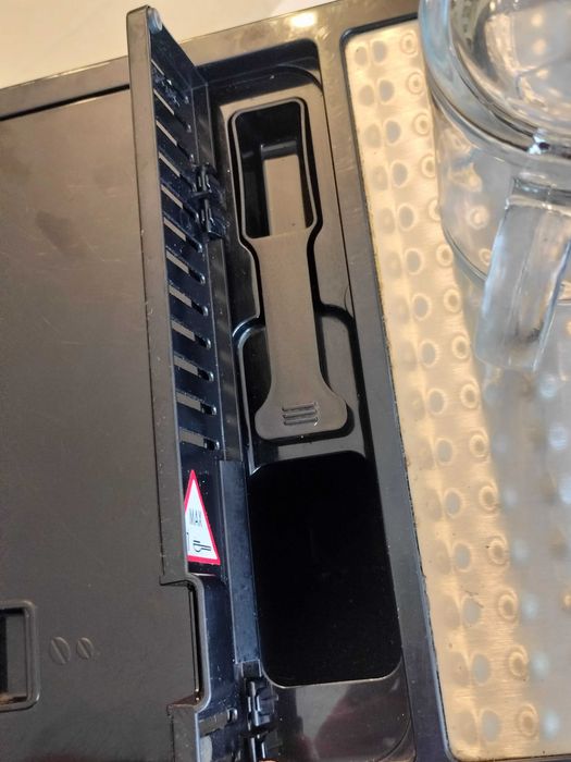 Vand Delonghi Treviso ESAM 5556.B folosit | Boabe | Macinata | Cappuccino | 15 bar | 1350 W | incalzitor pahare
