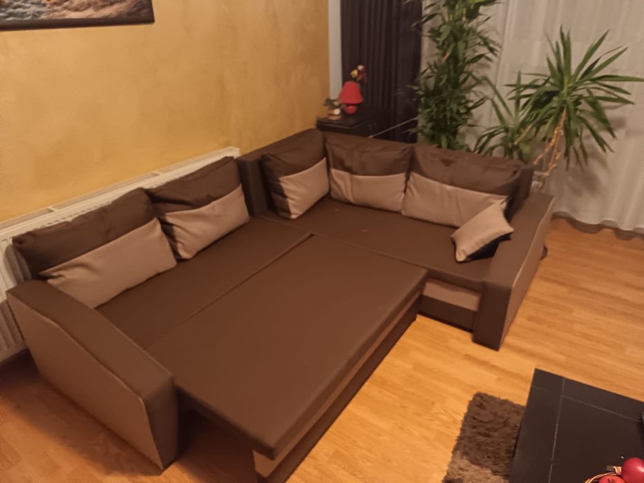 Canapea extensibila cu lada de depozitare
