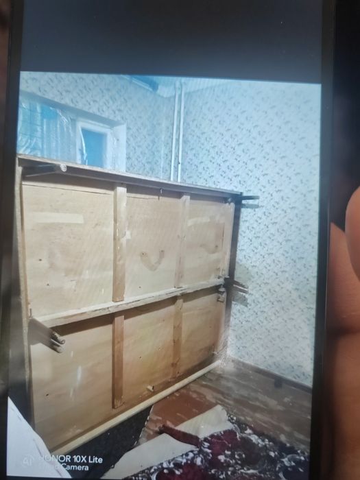 Продаётся кровать двухспальная.