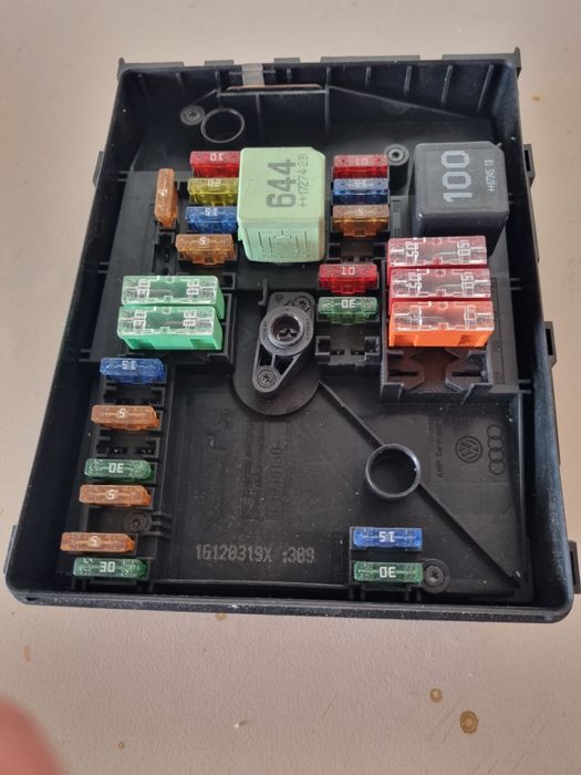 panou siguranțe VW golf5 plus cod motor CAXA