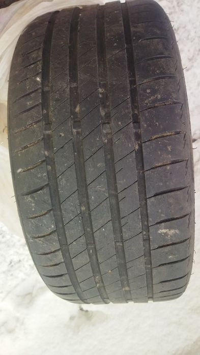 Резина летняя 235/35/19