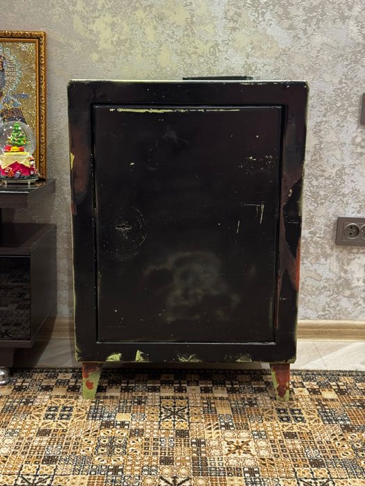 Металлический сейф