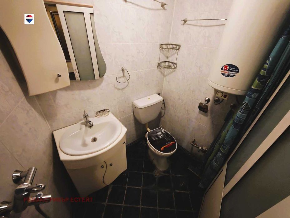 Тристаен апартамент с паркомясто за продажба кв. Хъшове