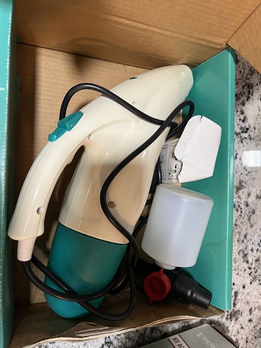 Aspirator portabil cu abur echipat cu accesorii Cleansy Zepter NOU