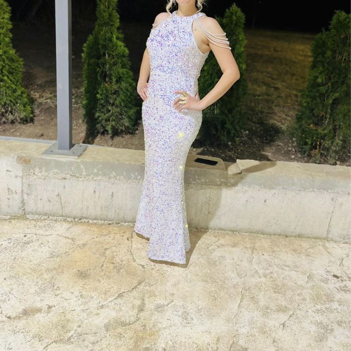 Дамскаа  Рокляя като нова без следи от употреба