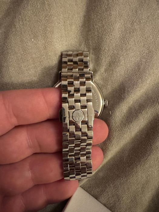 Продавам оригиналния си часовник RAIMOND  WEIL. Слагал съм го 3 пъти