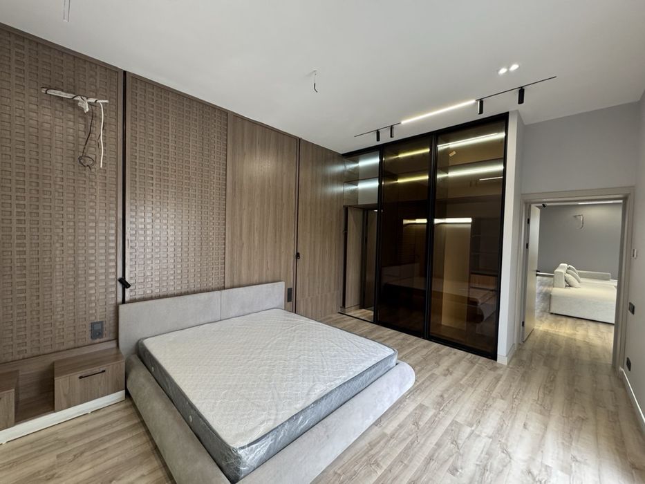 Продам ЕвроДом Центр Луначарского 2 сотки ЛИФТ