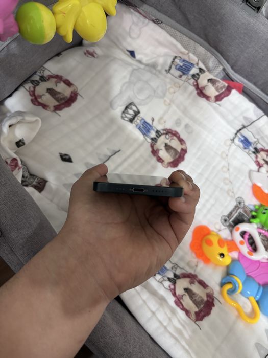 Продам айфон 13 в хорошем состояний