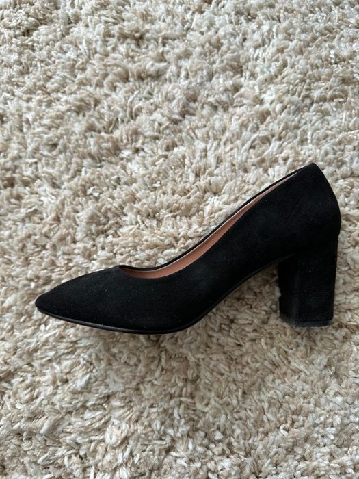 Продам туфли и кроссовки