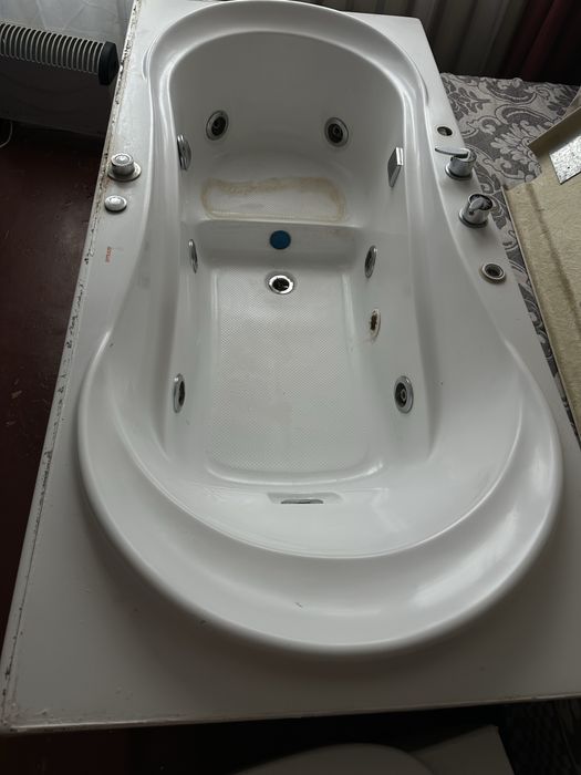 Отдам даром ванную